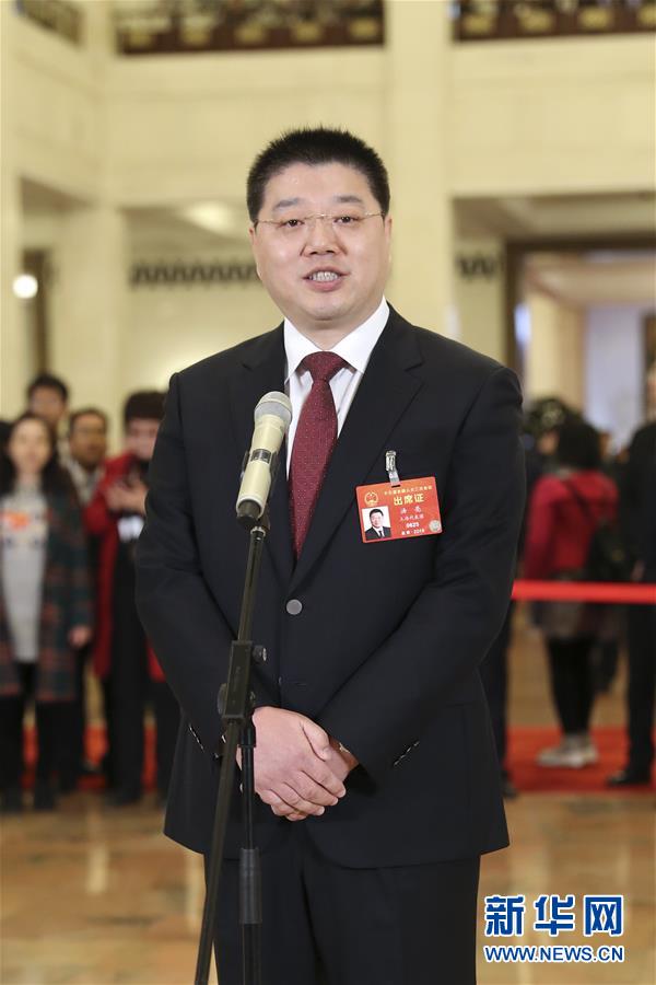 （兩會&middot;面對面&middot;XHDW）（6）全國人大代表接受采訪