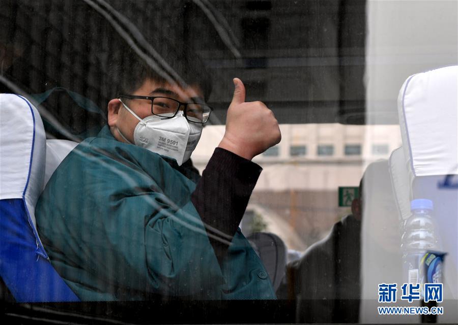 （新華全媒頭條&middot;圖文互動）（17）萬眾一心迎挑戰(zhàn) 眾志成城戰(zhàn)疫情&mdash;&mdash;全國總動員打響疫情防控阻擊戰(zhàn)紀實