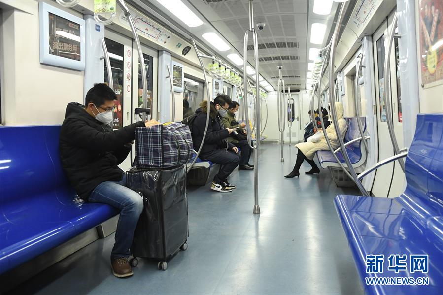 （聚焦疫情防控&middot;圖文互動）（1）北京節(jié)后首個工作日：交通秩序井然 市場供應(yīng)穩(wěn)定