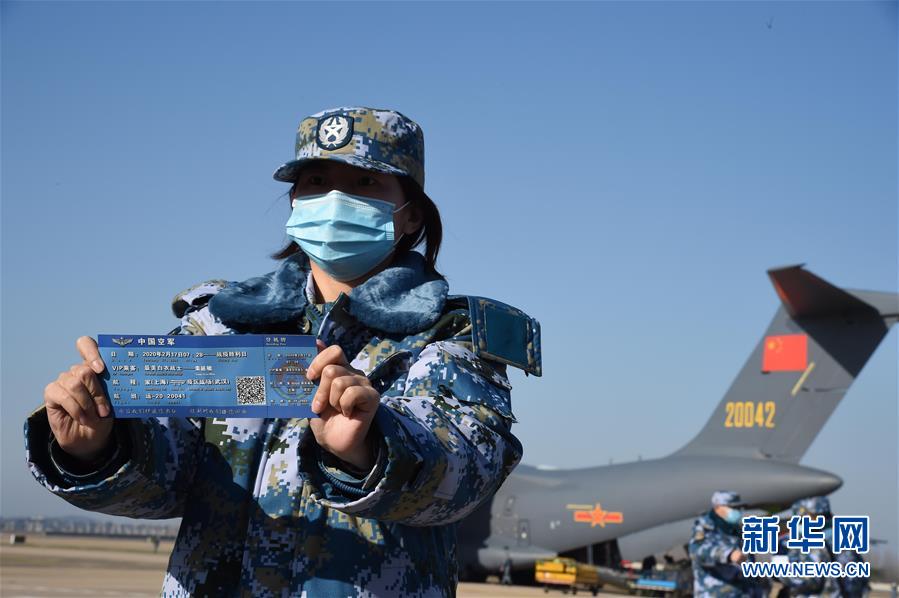 （聚焦疫情防控&middot;圖文互動(dòng)）（19）空軍第四次向武漢大規(guī)?？者\(yùn)醫(yī)療隊(duì)員和物資