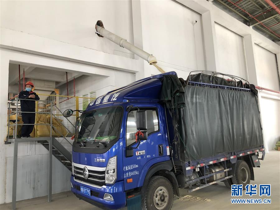（圖文互動）（5）抓好防疫保暢，還管司機(jī)吃飯&mdash;&mdash;廣西欽州保稅港區(qū)服務(wù)企業(yè)復(fù)工見聞