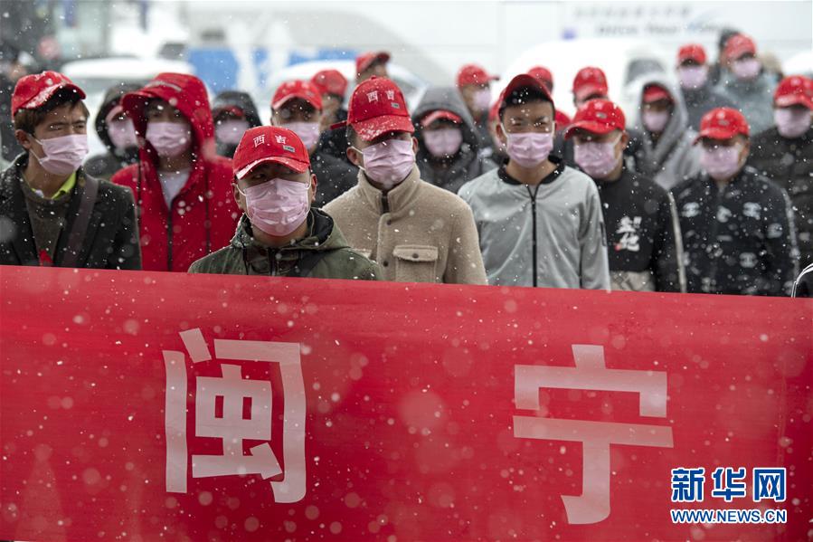 （在習(xí)近平新時(shí)代中國(guó)特色社會(huì)主義思想指引下&mdash;&mdash;新時(shí)代新作為新篇章&middot;習(xí)近平總書(shū)記關(guān)切事&middot;圖文互動(dòng)）（6）戰(zhàn)&ldquo;疫&rdquo;戰(zhàn)&ldquo;貧&rdquo;都要贏&mdash;&mdash;脫貧攻堅(jiān)一線打響兩場(chǎng)硬仗