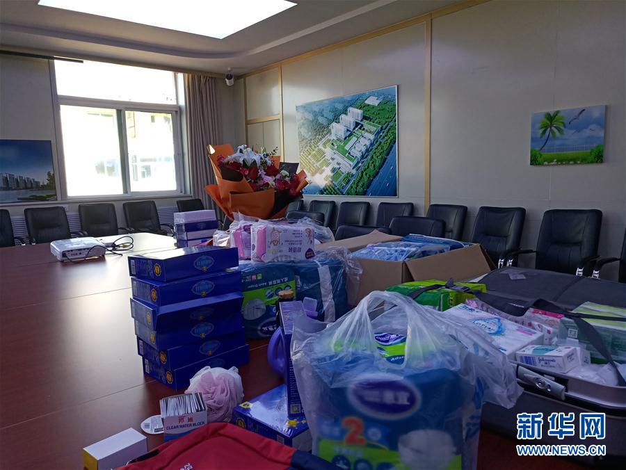 （在習(xí)近平新時(shí)代中國特色社會主義思想指引下&mdash;&mdash;新時(shí)代新作為新篇章&middot;習(xí)近平總書記關(guān)切事&middot;圖文互動）（4）口罩擋不住你的美&mdash;&mdash;戰(zhàn)&ldquo;疫&rdquo;一線巾幗掠影