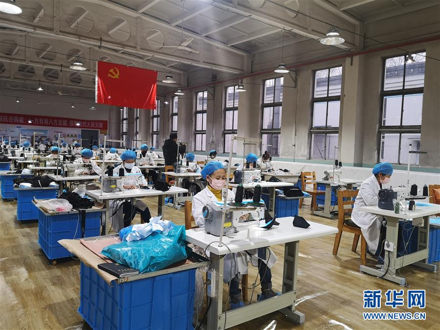 （在習(xí)近平新時(shí)代中國特色社會主義思想指引下&mdash;&mdash;新時(shí)代新作為新篇章&middot;習(xí)近平總書記關(guān)切事&middot;圖文互動）（11）口罩擋不住你的美&mdash;&mdash;戰(zhàn)&ldquo;疫&rdquo;一線巾幗掠影