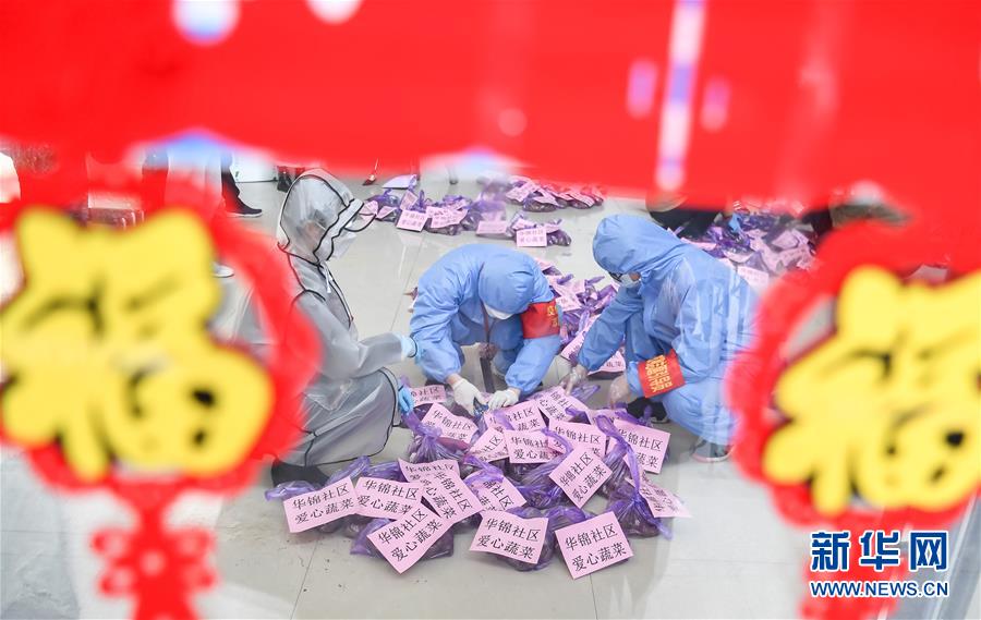 （新華全媒頭條&middot;在習近平新時代中國特色社會主義思想指引下&mdash;&mdash;新時代新作為新篇章&middot;圖文互動）（4）同心戰(zhàn)&ldquo;疫&rdquo;彰顯人民至上&mdash;&mdash;各地各部門貫徹落實習近平總書記重要指示精神統(tǒng)籌推進疫情防控和經(jīng)濟社會發(fā)展 