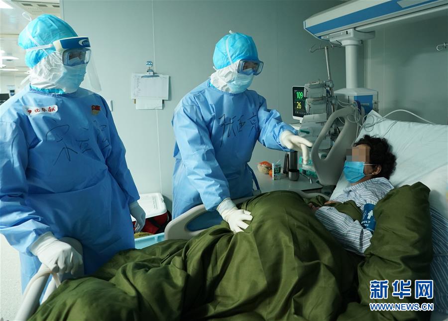 （新華全媒頭條&middot;圖文互動）（1）和時間拼速度 與死神搶生命&mdash;&mdash;火神山醫(yī)院重癥醫(yī)學一科里的&ldquo;生死戰(zhàn)&rdquo;