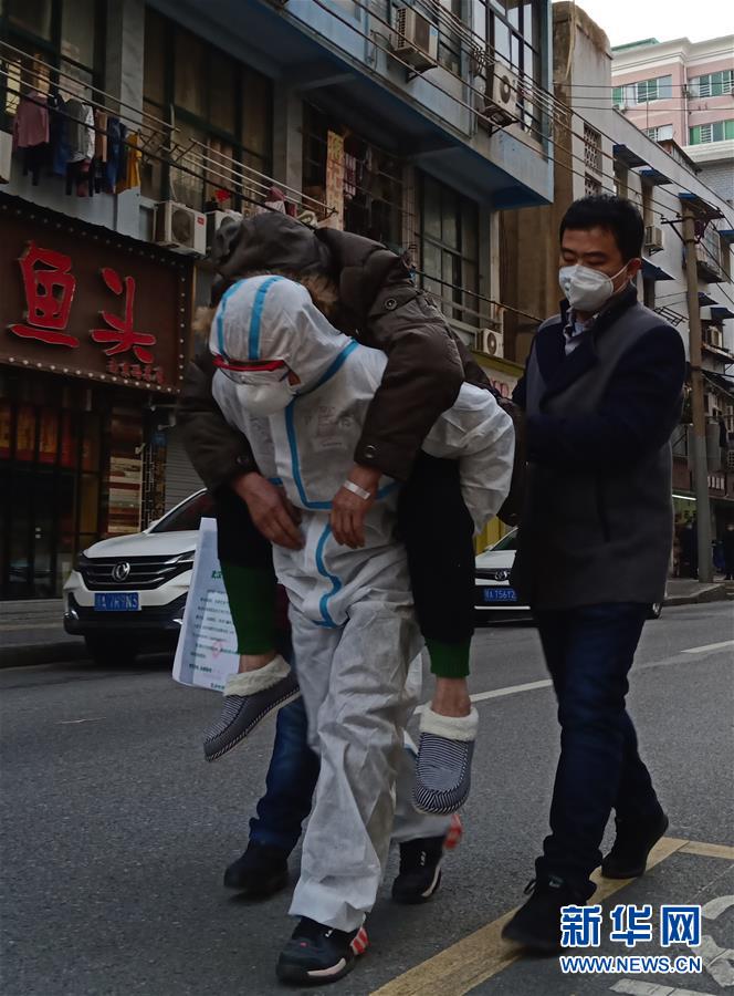 （習近平致敬的戰(zhàn)&ldquo;疫&rdquo;英雄&middot;公安干警篇&middot;圖文互動）（4）他們，抗疫一線鑄警魂