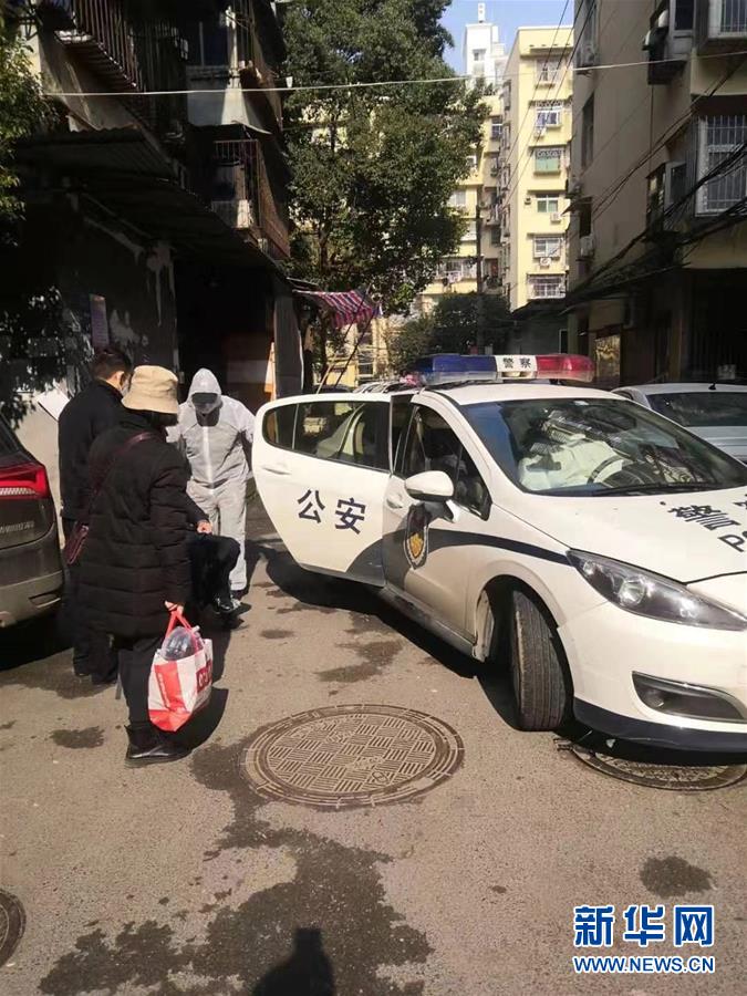 （習近平致敬的戰(zhàn)&ldquo;疫&rdquo;英雄&middot;公安干警篇&middot;圖文互動）（5）他們，抗疫一線鑄警魂