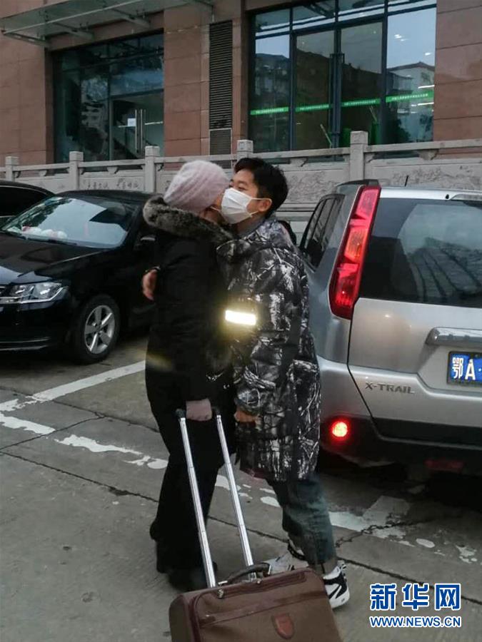 （一線抗疫群英譜&middot;圖文互動）（3）大學(xué)生志愿者譚藝西：在武漢，我和媽媽共戰(zhàn)&ldquo;疫&rdquo;