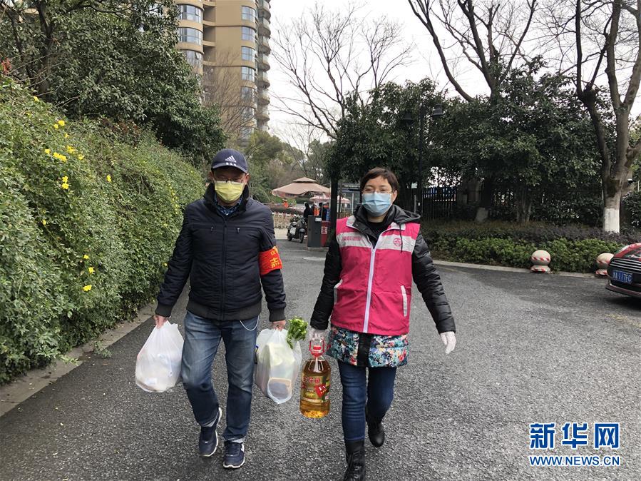 （在習(xí)近平新時(shí)代中國特色社會(huì)主義思想指引下&mdash;&mdash;新時(shí)代新作為新篇章&middot;習(xí)近平總書記關(guān)切事&middot;圖文互動(dòng)）（2）扎緊籬笆打好樁&mdash;&mdash;各地筑牢社區(qū)防控安全屏障