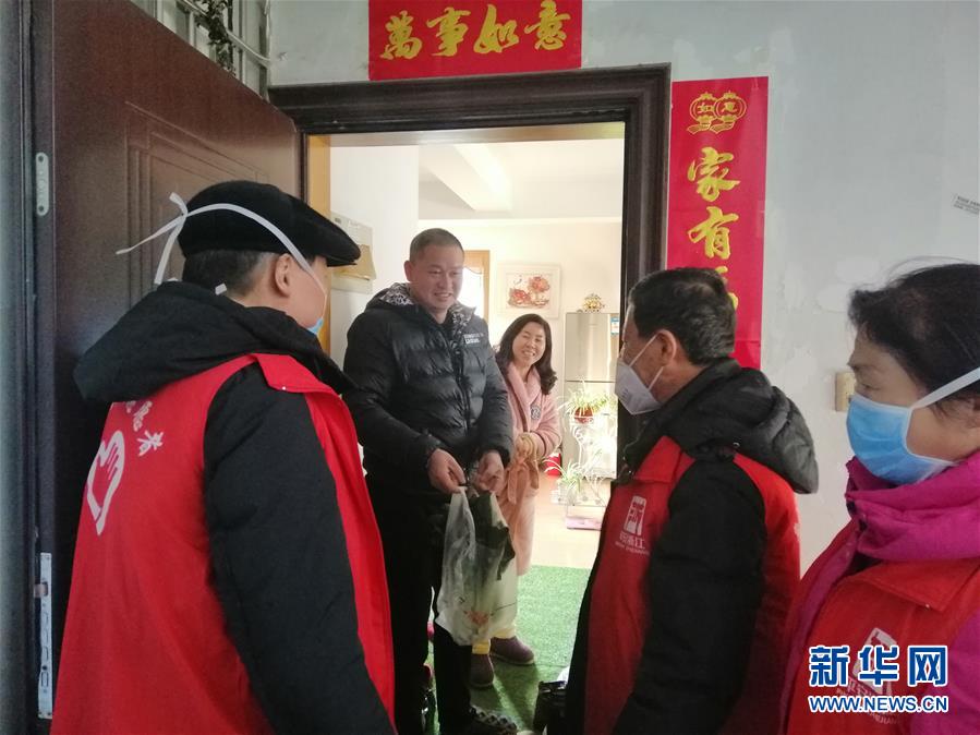 （在習(xí)近平新時(shí)代中國特色社會(huì)主義思想指引下&mdash;&mdash;新時(shí)代新作為新篇章&middot;習(xí)近平總書記關(guān)切事&middot;圖文互動(dòng)）（5）扎緊籬笆打好樁&mdash;&mdash;各地筑牢社區(qū)防控安全屏障