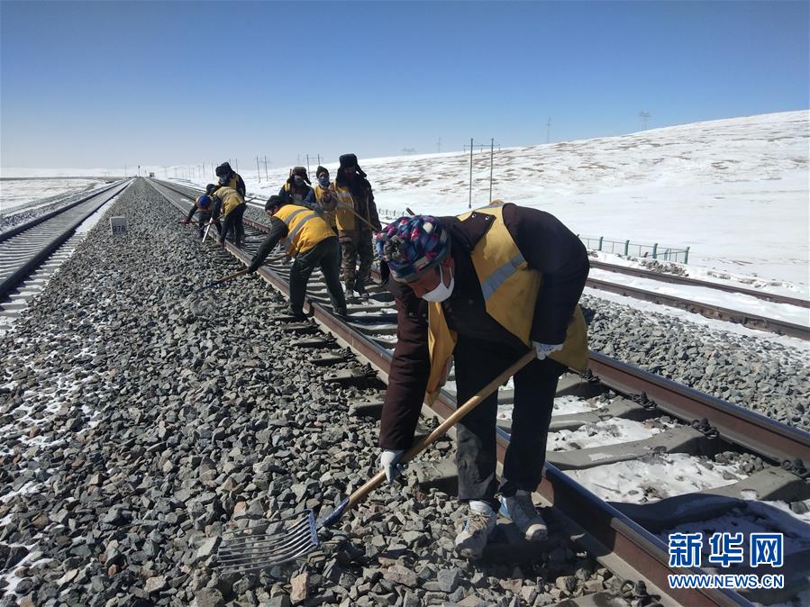 （新華全媒頭條&middot;圖文互動）（13）用腳步和忠誠守護雪域天路&mdash;&mdash;記青藏鐵路望昆線路車間副主任于本蕃