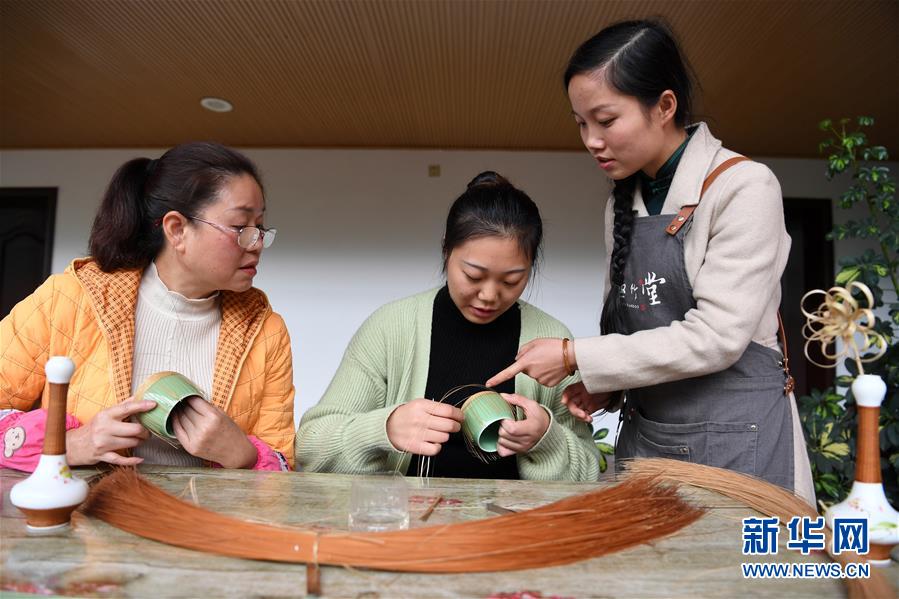 （代表委員履職&middot;圖文互動(dòng)）（6）&ldquo;90后&rdquo;非遺傳承人楊昌芹：讓傳統(tǒng)文化為鄉(xiāng)村振興注入&ldquo;靈魂&rdquo;