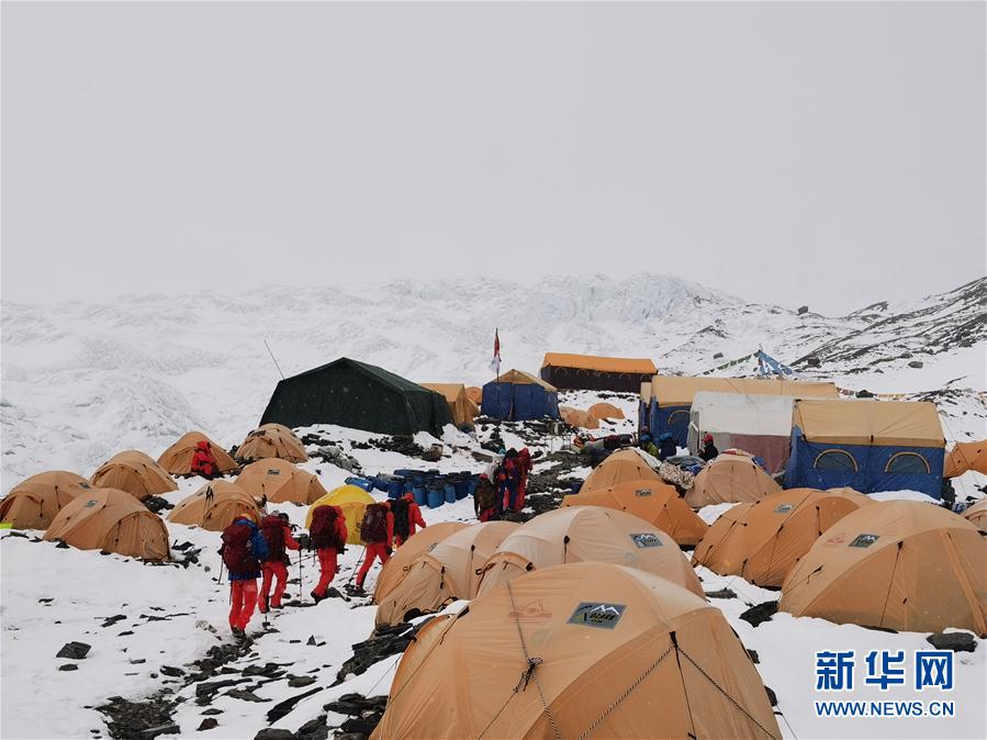 （2020珠峰高程測量&middot;圖文互動）（1）2020珠峰高程測量登山隊(duì)抵達(dá)海拔6500米的前進(jìn)營地
