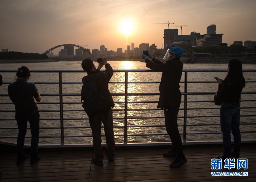 （在習近平新時代中國特色社會主義思想指引下&mdash;&mdash;新時代新作為新篇章&middot;習近平總書記關(guān)切事&middot;圖文互動）（9）疫情防控不減壓　復工復產(chǎn)正加速&mdash;&mdash;武漢&ldquo;解封&rdquo;滿月觀察
