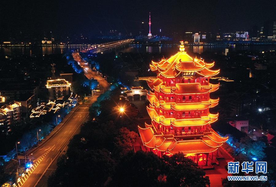 （新華全媒頭條&middot;圖文互動）（1）鐘華論：在民族復(fù)興的歷史豐碑上&mdash;&mdash;2020中國抗疫記