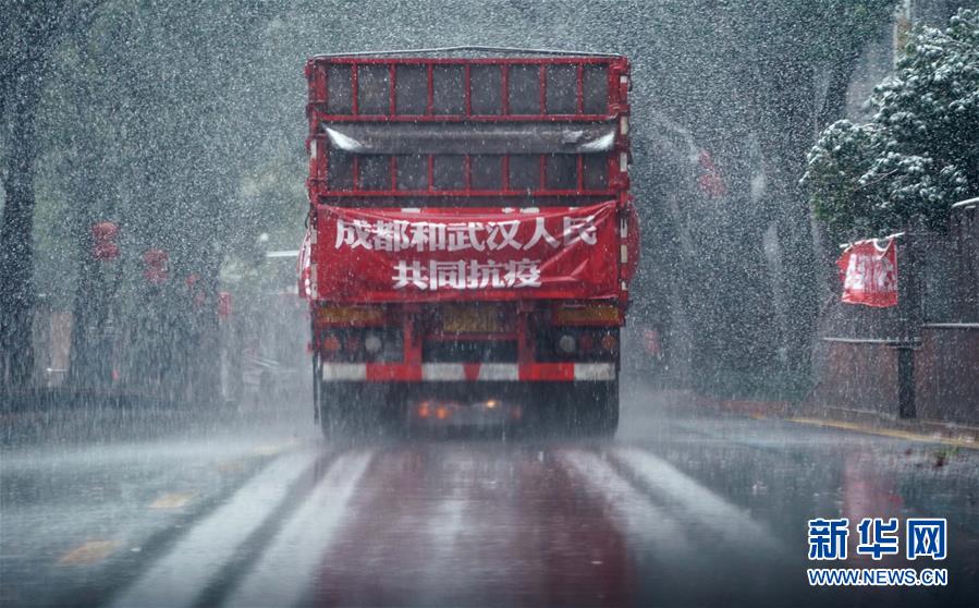 （新華全媒頭條&middot;圖文互動）（6）鐘華論：在民族復(fù)興的歷史豐碑上&mdash;&mdash;2020中國抗疫記