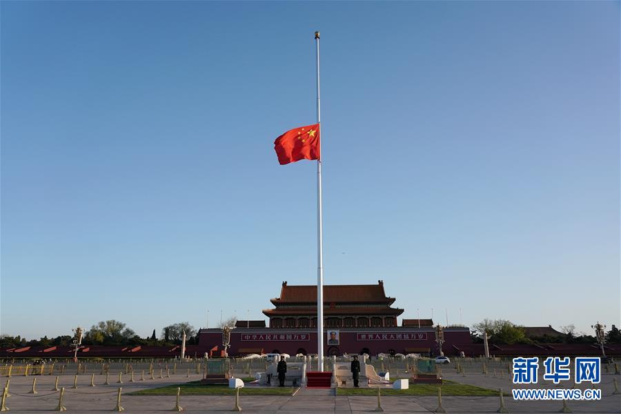 （新華全媒頭條&middot;圖文互動）（25）鐘華論：在民族復(fù)興的歷史豐碑上&mdash;&mdash;2020中國抗疫記