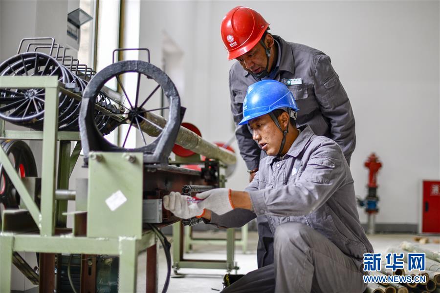 （圖文互動(dòng)）（1）從小水電到大網(wǎng)電&mdash;&mdash;西藏玉麥鄉(xiāng)民生變遷見聞