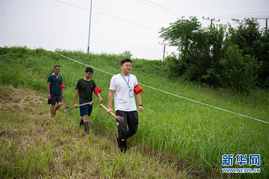 （防汛抗洪&middot;圖文互動(dòng)）（3）在大堤上成長(zhǎng)，為人民守護(hù)&mdash;&mdash;洪水中的青年&ldquo;生力軍&rdquo;