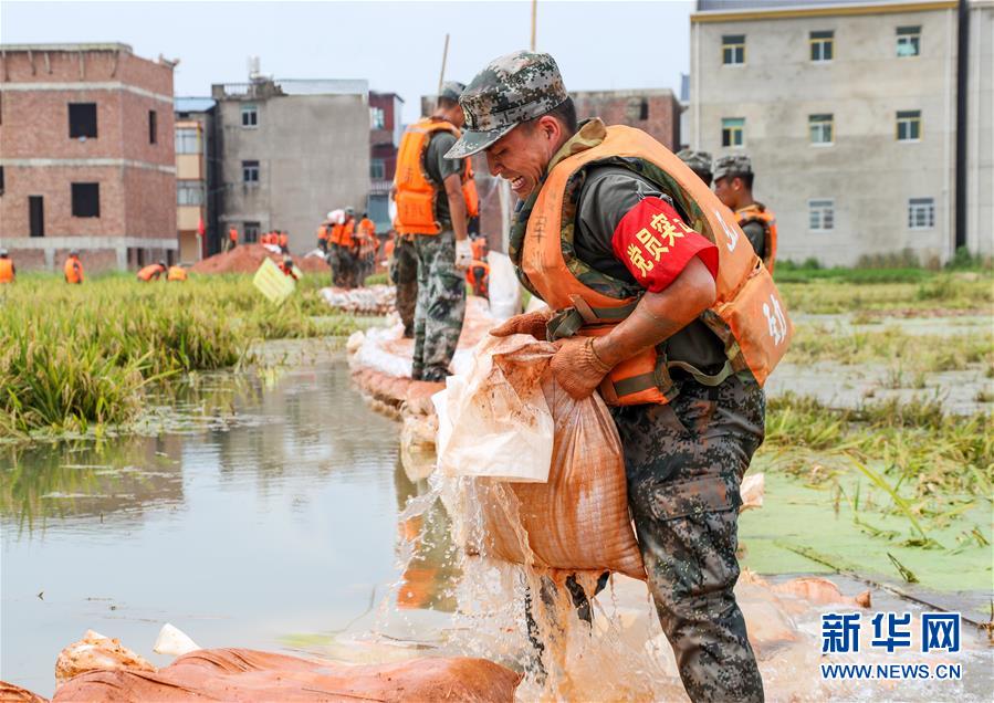 （防汛抗洪&middot;圖文互動）（2）解放軍和武警抗洪搶險部隊(duì)各級黨組織充分發(fā)揮戰(zhàn)斗堡壘作用
