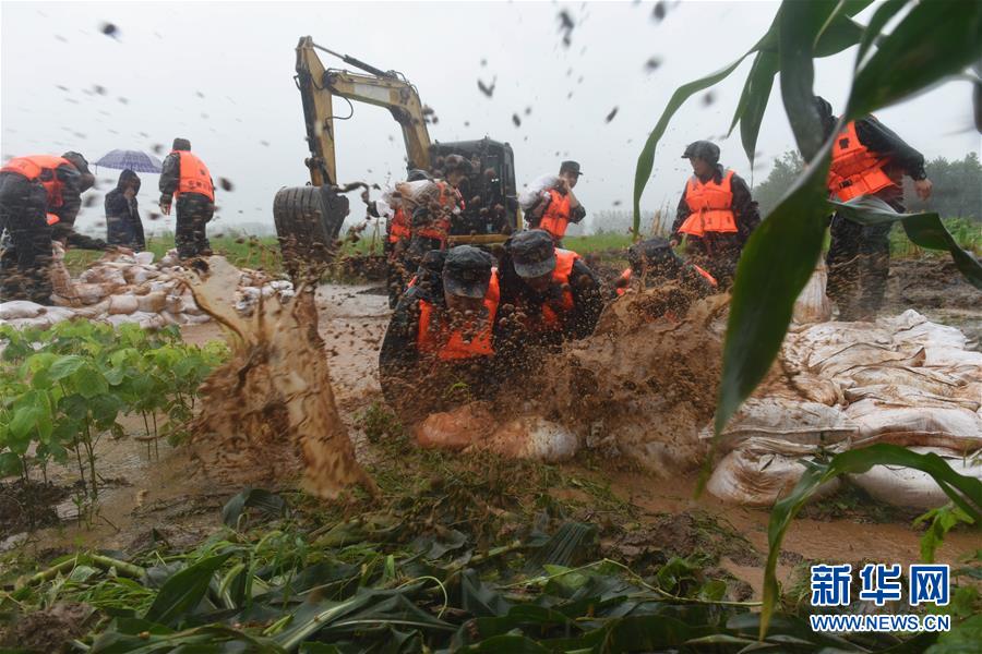 （防汛抗洪&middot;圖文互動）（5）解放軍和武警抗洪搶險部隊(duì)各級黨組織充分發(fā)揮戰(zhàn)斗堡壘作用