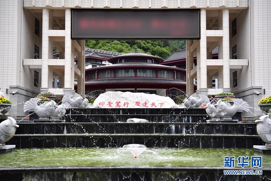 （新華視點&middot;圖文互動）（3）學(xué)校建漂亮點本無錯，為何這所&ldquo;豪華中學(xué)&rdquo;讓人困惑？