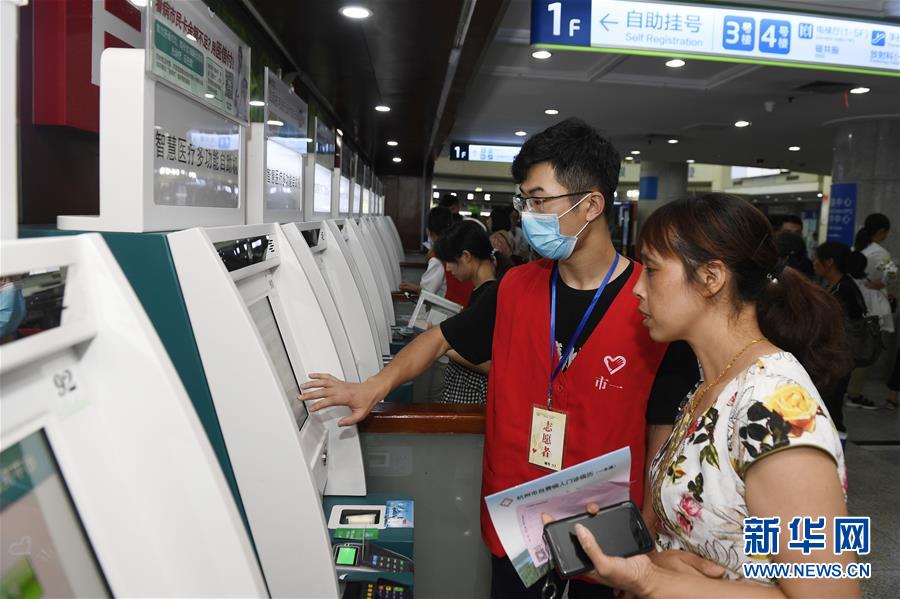 （新華全媒頭條&middot;總書記推動的改革身邊事&middot;行政體制改革篇&middot;圖文互動）（11）特寫：追問&ldquo;一件事&rdquo;