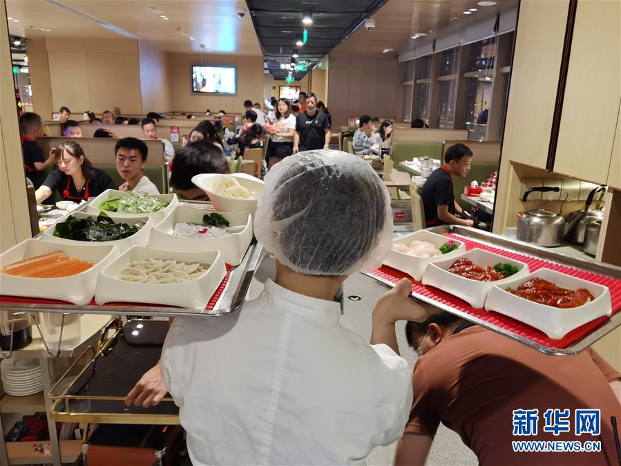 （在習(xí)近平新時代中國特色社會主義思想指引下&mdash;&mdash;新時代新作為新篇章&middot;習(xí)近平總書記關(guān)切事&middot;圖文互動）（2）珍惜盤中餐，狠剎浪費(fèi)風(fēng)&mdash;&mdash;各地積極行動堅決制止餐飲浪費(fèi)