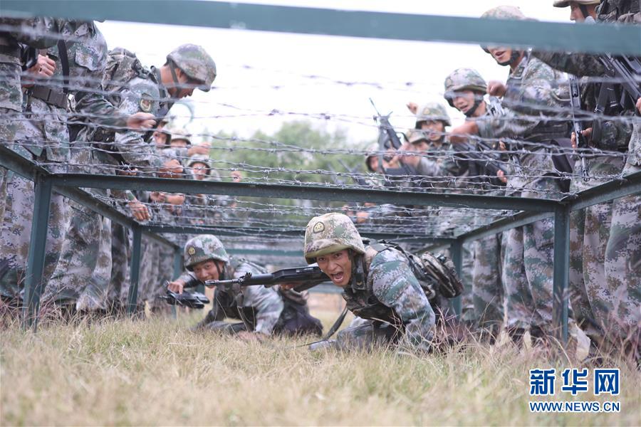 （在習(xí)近平強(qiáng)軍思想指引下&middot;我們?cè)趹?zhàn)位報(bào)告&middot;圖文互動(dòng)）（3）千里移防，鐵心跟黨走&mdash;&mdash;南部戰(zhàn)區(qū)陸軍第75集團(tuán)軍某紅軍旅政治建軍、練兵備戰(zhàn)記事