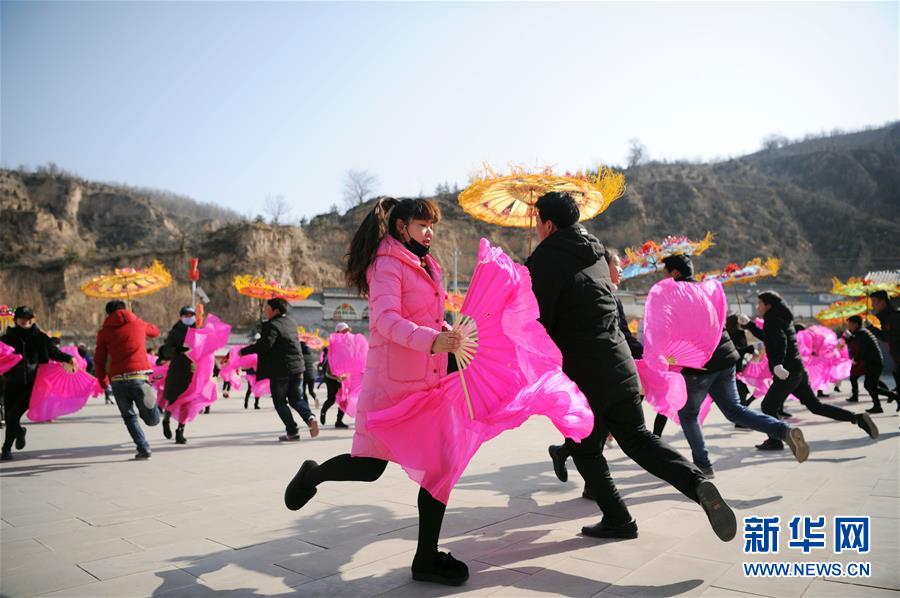 （新華全媒頭條&middot;圖文互動）（2）偉大旗幟引領(lǐng)歷史巨變&mdash;&mdash;習(xí)近平新時(shí)代中國特色社會主義思想指引&ldquo;十三五&rdquo;經(jīng)濟(jì)社會發(fā)展述評