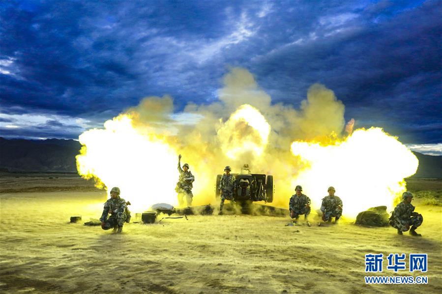 （在習(xí)近平強軍思想指引下&middot;我們在戰(zhàn)位報告&middot;圖文互動）（1）朵朵傘花綻放，勝戰(zhàn)精兵天降&mdash;&mdash;空降兵部隊某旅教導(dǎo)員余海龍帶領(lǐng)官兵傳承黃繼光精神記事