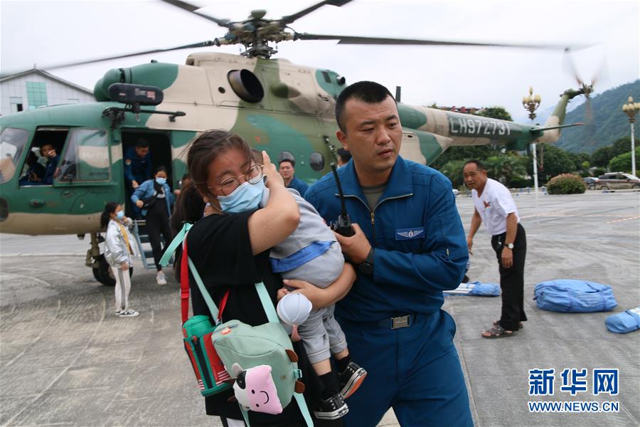 （在習(xí)近平強軍思想指引下&middot;我們在戰(zhàn)位報告&middot;圖文互動）（1）將強軍使命書寫在祖國的藍天上&mdash;&mdash;陸軍第77集團軍某陸航旅聚焦練兵備戰(zhàn)記事