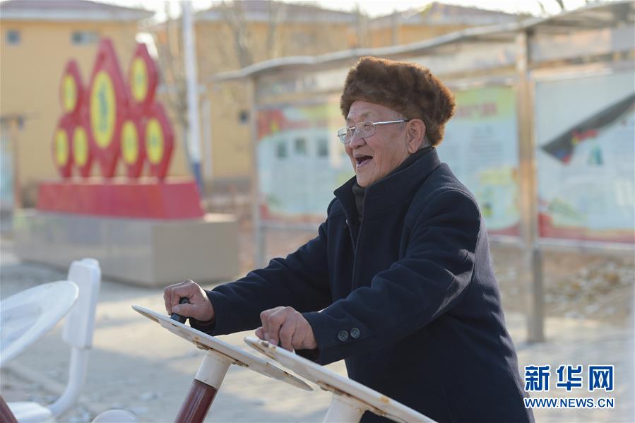 （全面建成小康社會(huì)&ldquo;百城千縣萬(wàn)村調(diào)研行&rdquo;&middot;圖文互動(dòng)）（2）&ldquo;麻煩村&rdquo;變形記&mdash;&mdash;內(nèi)蒙古白青堯村的多彩生活