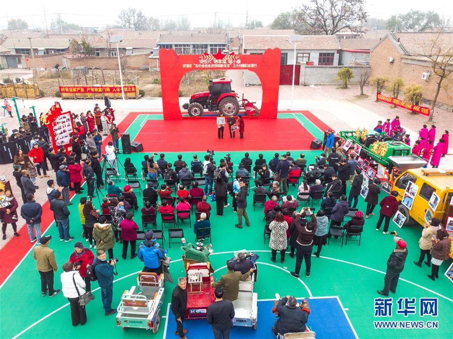 （五中全會精神在基層&middot;圖文互動）（1）天津、福建、廣東、云南等地創(chuàng)新形式讓黨的十九屆五中全會精神&ldquo;飛入尋常百姓家&rdquo;