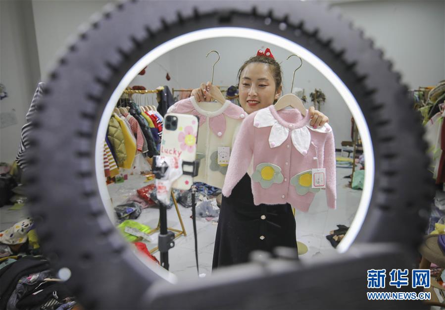 （新華全媒頭條&middot;兩會精神看落實&middot;圖文互動）（4）培育新機 開辟新局&mdash;&mdash;落實全國兩會精神激發(fā)經(jīng)濟(jì)發(fā)展新動能述評