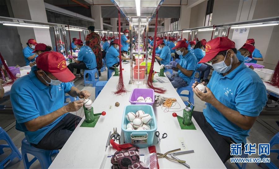 （新華全媒頭條&middot;兩會精神看落實&middot;圖文互動）（7）培育新機 開辟新局&mdash;&mdash;落實全國兩會精神激發(fā)經(jīng)濟(jì)發(fā)展新動能述評