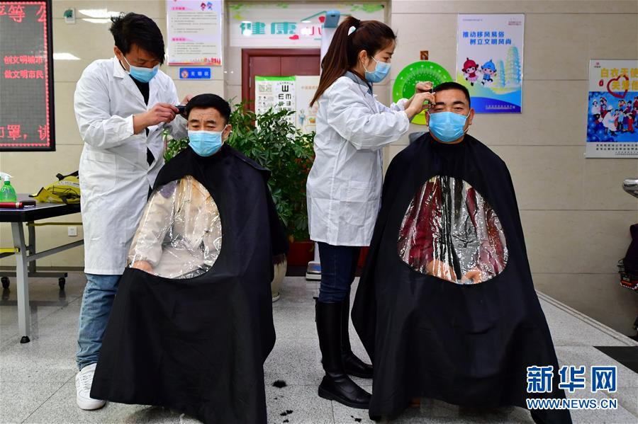 （在習(xí)近平新時代中國特色社會主義思想指引下&mdash;&mdash;新時代新作為新篇章&middot;習(xí)近平總書記關(guān)切事&middot;圖文互動）（3）戰(zhàn)&ldquo;疫&rdquo;中的&ldquo;凡人微光&rdquo;