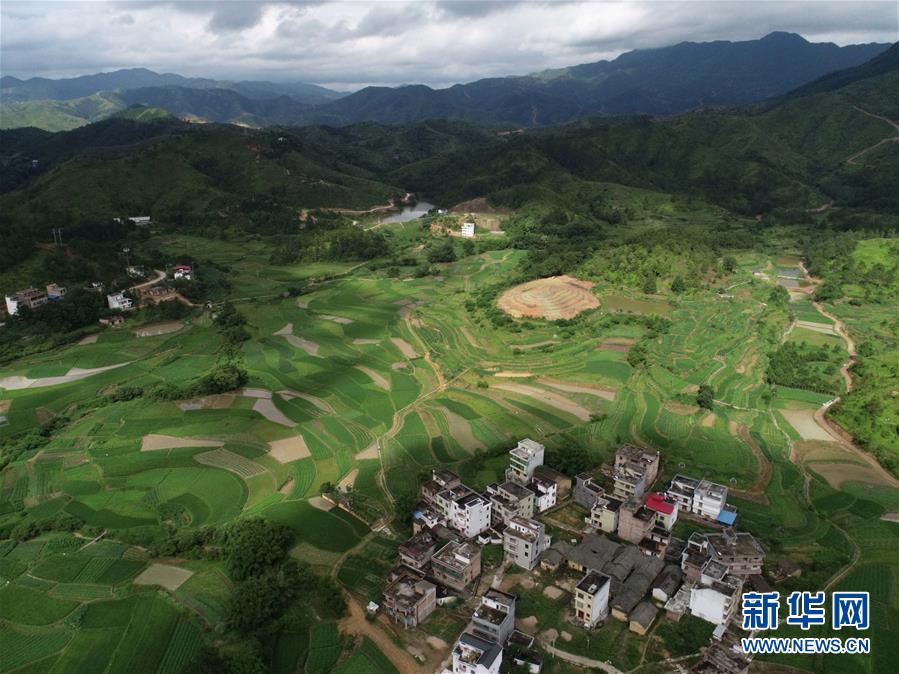 （在習(xí)近平新時(shí)代中國(guó)特色社會(huì)主義思想指引下&mdash;&mdash;新時(shí)代新作為新篇章&middot;習(xí)近平總書記關(guān)切事&middot;圖文互動(dòng)）（4）新生活、新盼頭&mdash;&mdash;脫貧攻堅(jiān)新形勢(shì)速覽