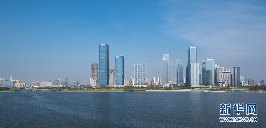 （在習(xí)近平新時代中國特色社會主義思想指引下&mdash;&mdash;新時代新作為新篇章&middot;習(xí)近平總書記關(guān)切事&middot;圖文互動）（2）我家大門常打開&mdash;&mdash;經(jīng)濟特區(qū)全方位對外開放故事