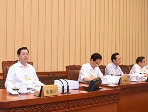 十二屆全國人大常委會(huì)第十五次會(huì)議舉行第二次全體會(huì)議