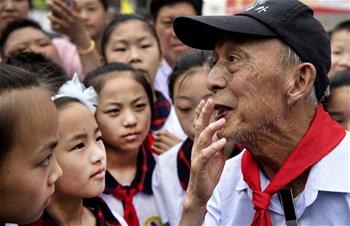 &ldquo;希望老人&rdquo;的第100次老區(qū)助學(xué)之旅