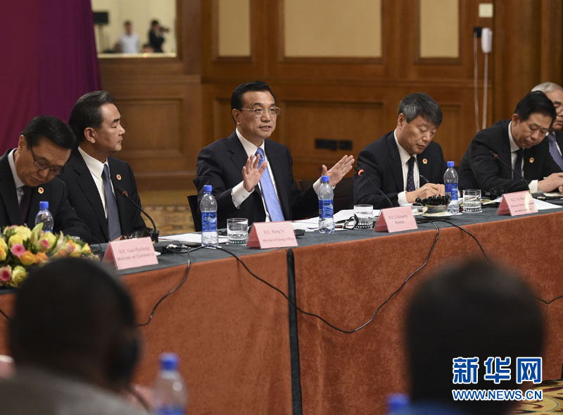  5月6日，中國國務院總理李克強在埃塞俄比亞首都亞的斯亞貝巴出席中非經(jīng)貿人文座談會。 新華社記者 李學仁 攝 