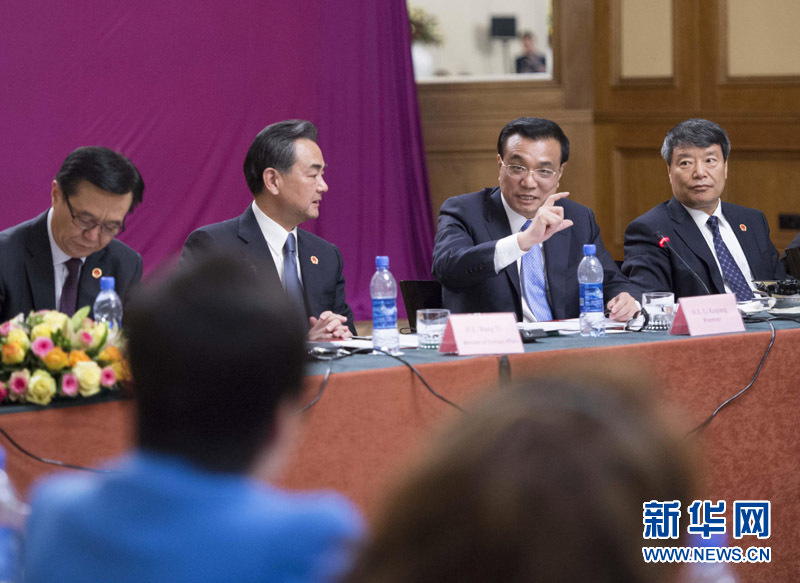  5月6日，中國國務院總理李克強在埃塞俄比亞首都亞的斯亞貝巴出席中非經(jīng)貿人文座談會。 新華社記者 王曄 攝 