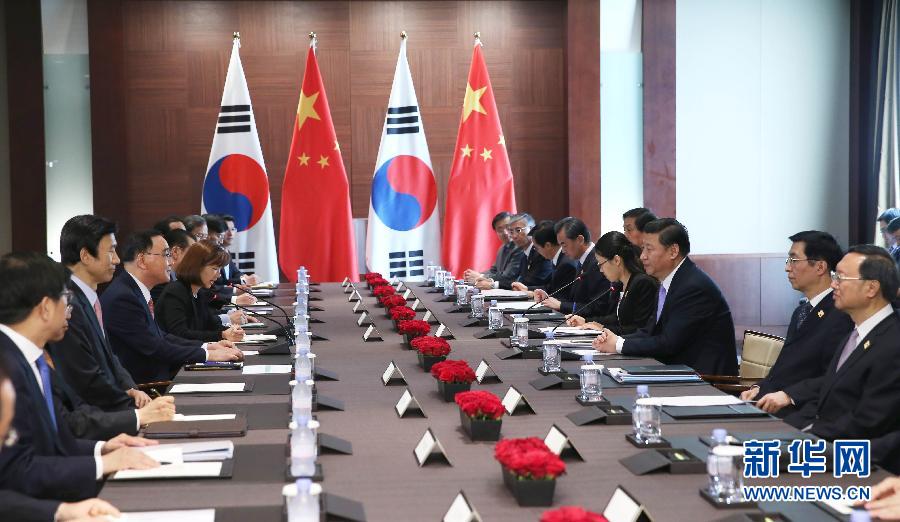7月4日，國(guó)家主席習(xí)近平在首爾會(huì)見(jiàn)韓國(guó)總理鄭烘原。 新華社記者謝環(huán)馳攝 