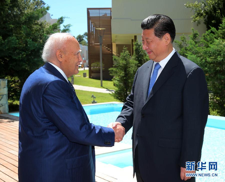 7月13日，中國國家主席習(xí)近平在希臘羅德島會見希臘總統(tǒng)帕普利亞斯。 新華社記者 蘭紅光 攝