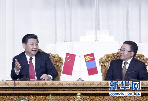 8月21日，國家主席習近平在烏蘭巴托同蒙古國總統(tǒng)額勒貝格道爾吉舉行會談。會談后，兩國元首共同會見記者。 新華社記者 鞠鵬 攝