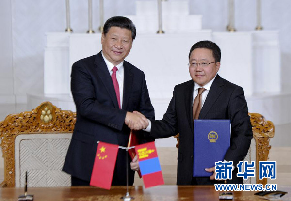 8月21日，國家主席習近平在烏蘭巴托同蒙古國總統(tǒng)額勒貝格道爾吉舉行會談。會談后，兩國元首共同簽署并發(fā)表《中華人民共和國和蒙古國關于建立和發(fā)展全面戰(zhàn)略伙伴關系的聯(lián)合宣言》。新華社記者 張鐸 攝