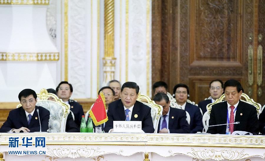 9月12日，上海合作組織成員國(guó)元首理事會(huì)第十四次會(huì)議在塔吉克斯坦首都杜尚別舉行。國(guó)家主席習(xí)近平出席會(huì)議并發(fā)表重要講話。新華社記者鞠鵬攝 