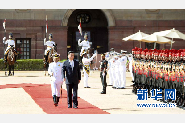 9月18日，國家主席習近平出席印度總統慕克吉在總統府舉行的隆重歡迎儀式。 新華社記者 張鐸 攝